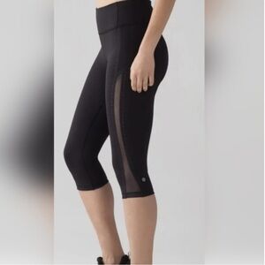 Lululemon Smooth Stride Crop Leggings. Mesh and scalloped sides. Black. Size 4